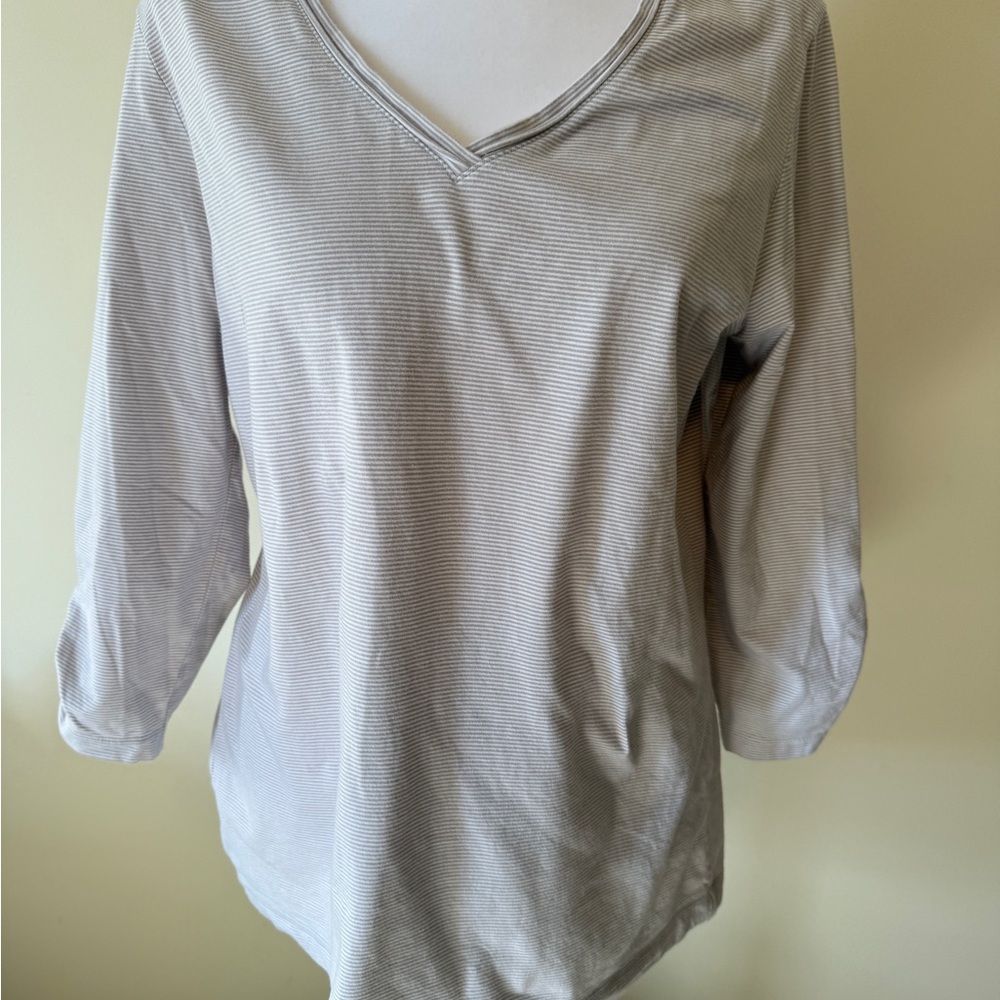 Eddie Bauer women’s set of 4 large shirts - Picture 5 of 15